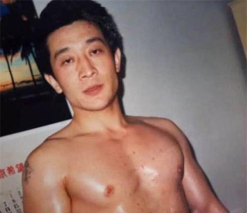 向华强的场子都敢砸！还扬言见一次打一次，这人究竟是什么来头？