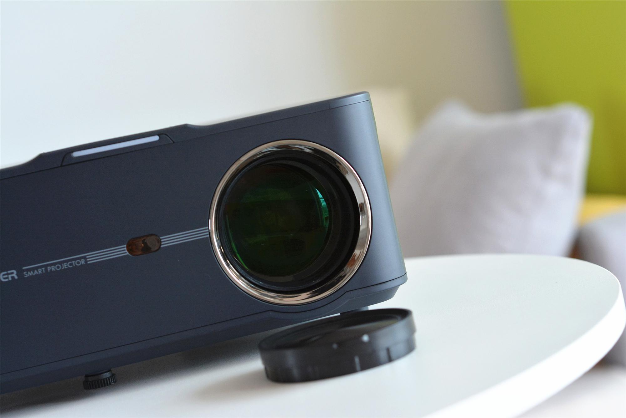 国产推出“新款LED投影”：900ANSI够不够用？白天开窗实测