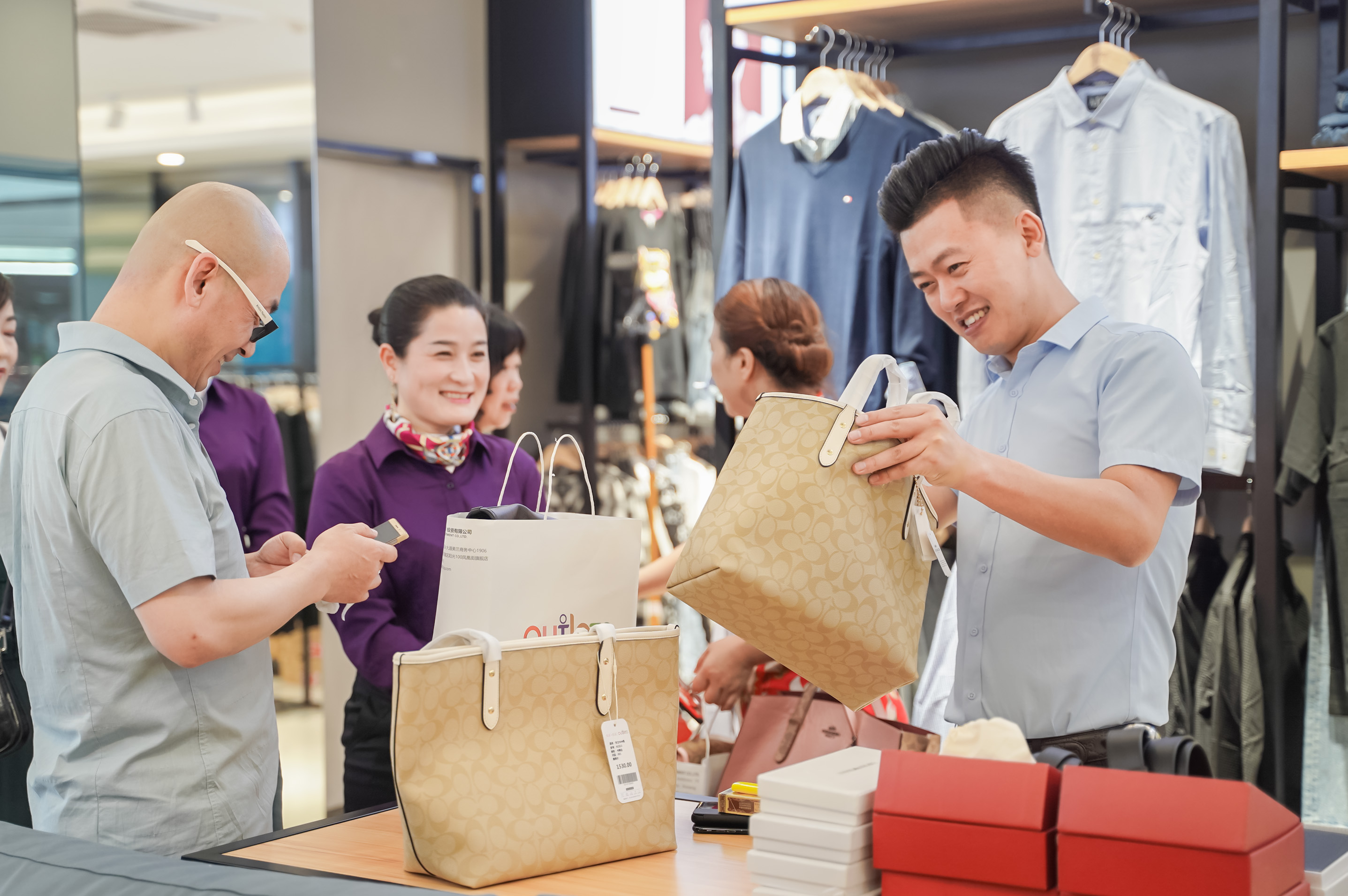 热烈祝贺非凡酒店隆重开业,热烈庆祝惠达灯城盛大开业