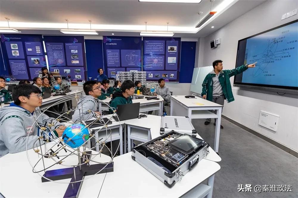 出道即巅峰！秦淮科技高中辩论队市赛夺冠背后