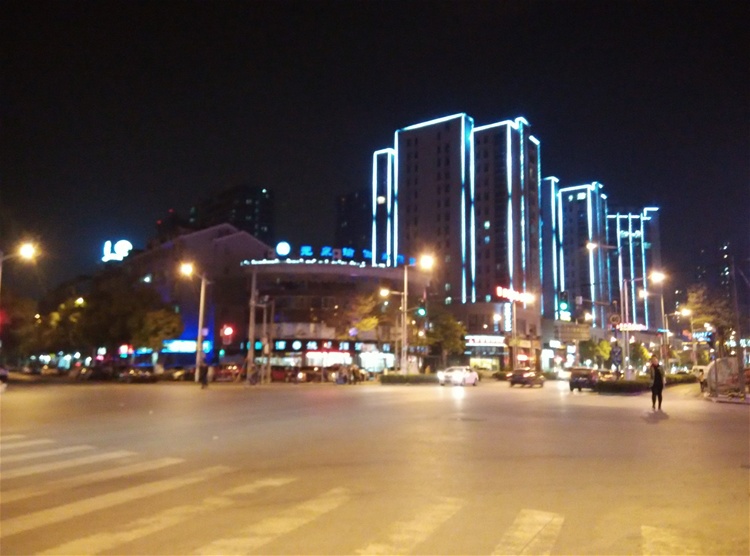 上海安亭汽车城夜生活,夜上海不夜城