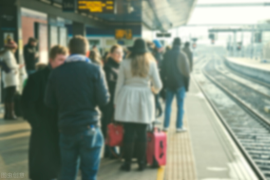 快递小哥5年挣260万完整视频,快递小哥一个月到底挣多少钱