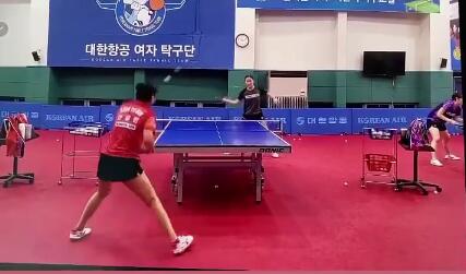 乒乓小将练球哭了,中国乒乓球小神童努力练习视频