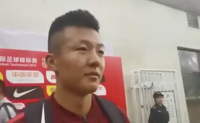 可笑的辩解，中超球员一个月工资2万块，不要忽略奖金有很多