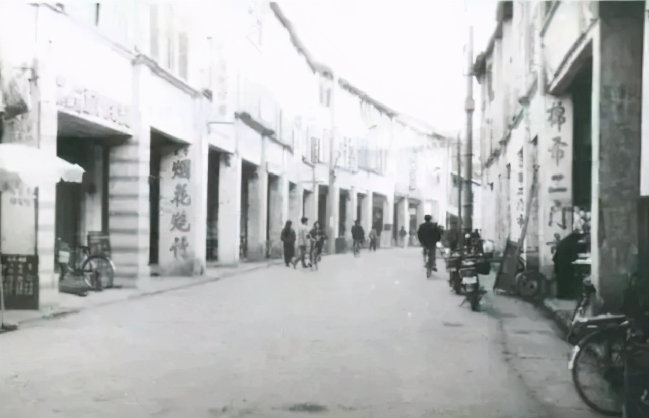 70年代的桂林象鼻山码头老照片,那些老照片里的珍贵记忆