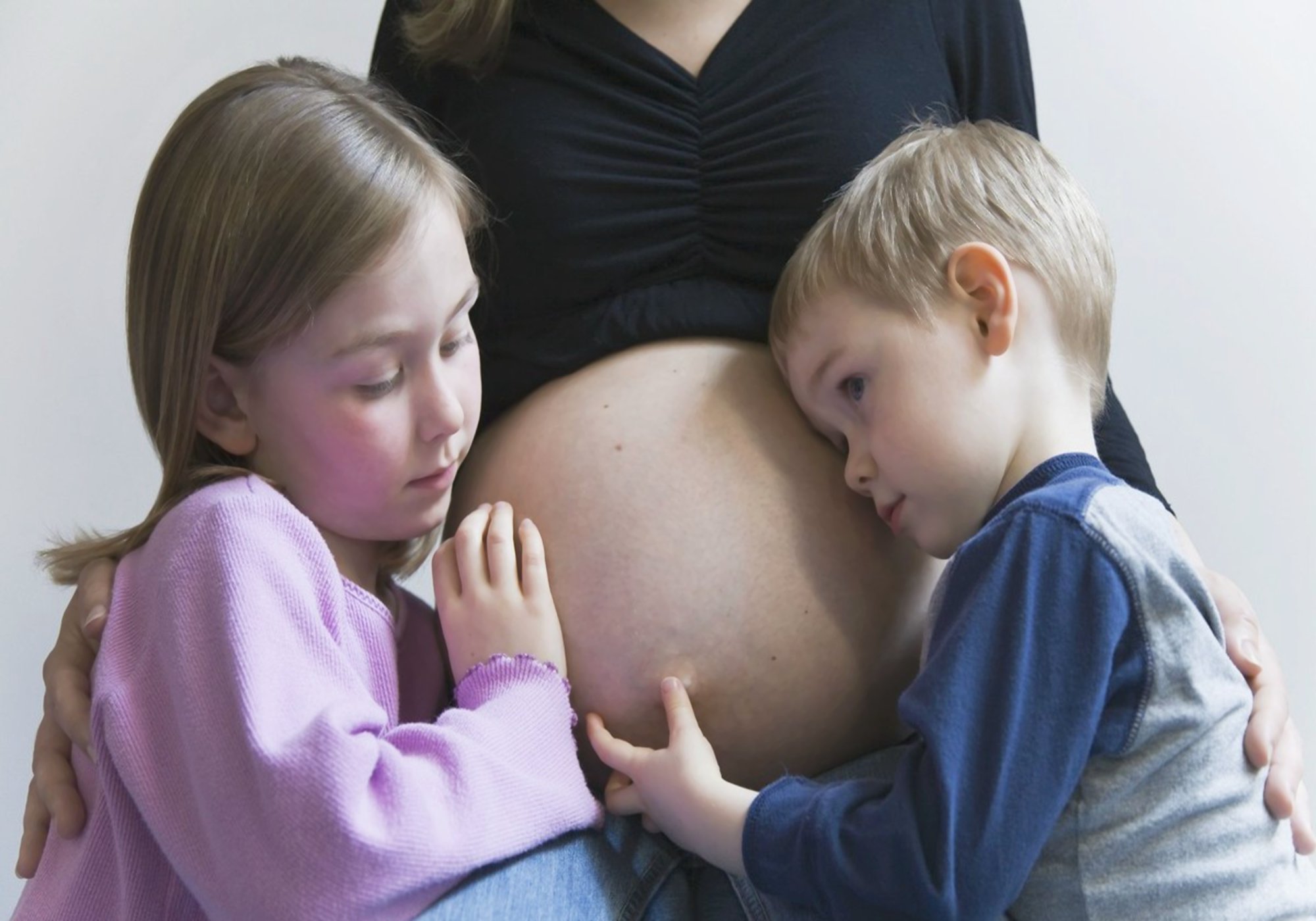 顺产一年后又怀孕怎么办,顺产后一个月不小心怀孕了怎么办