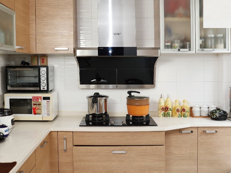 厨房吸油烟机有油污,油烟机使用了厨房还是到处有油污