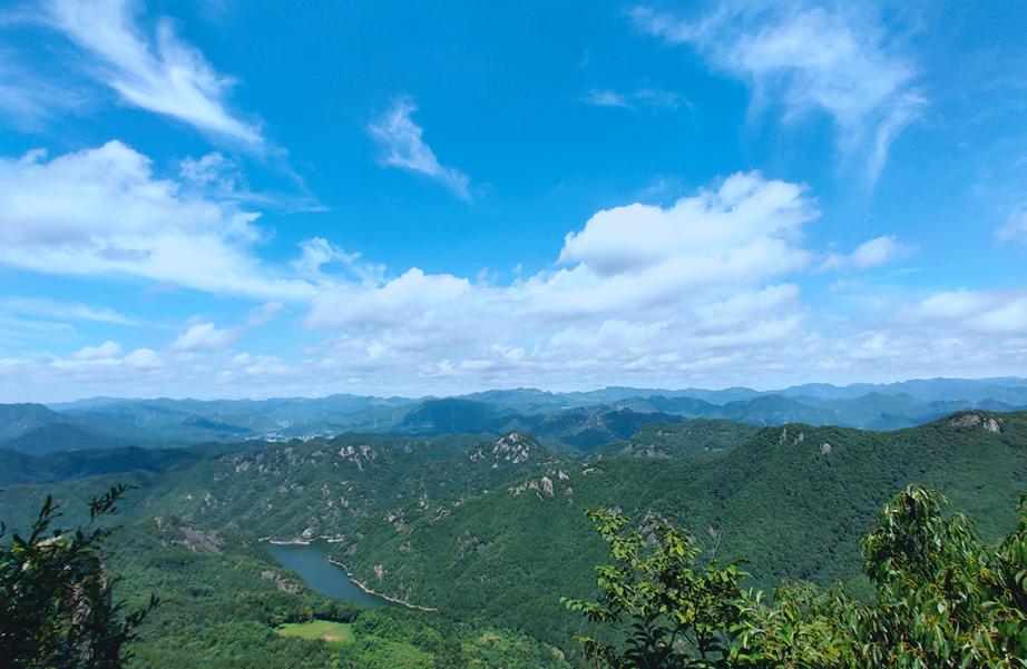 金华这座1.5亿高龄的山峰，浓翠蔽日，风清月朗，还有试胆石等你去挑战