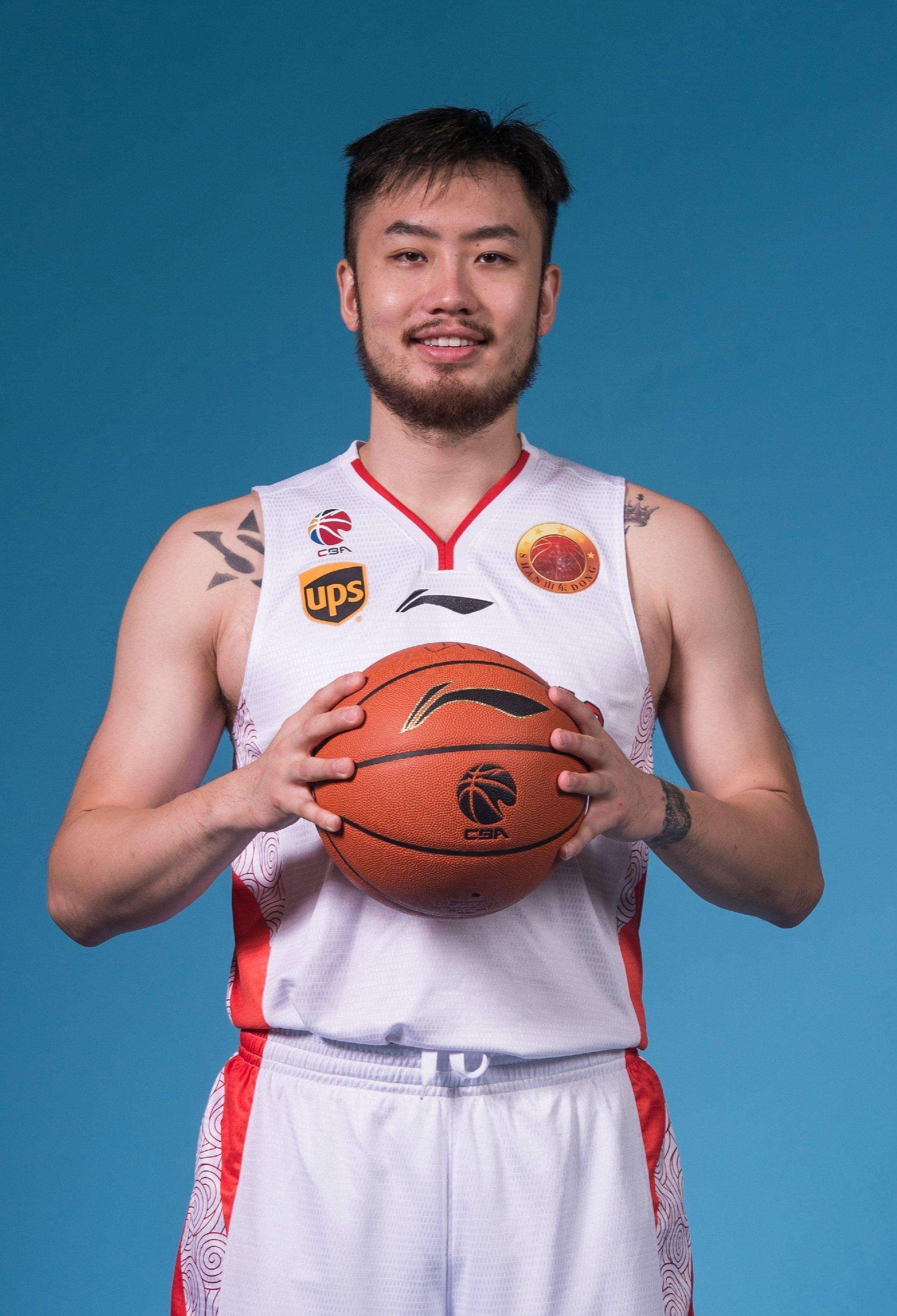 前山东队长睢冉退役后，个人朋友圈再发声，往事清零爱很随意