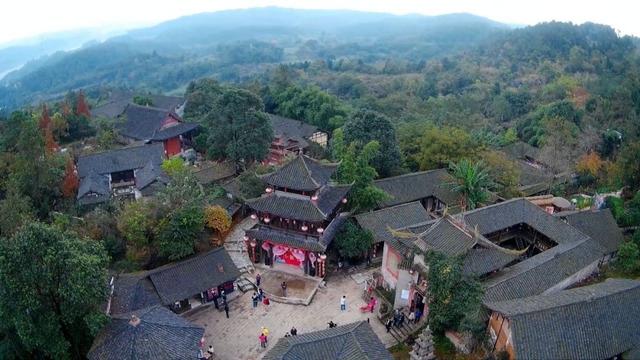 李子柒是四川绵阳平武哪里的人,美食旅游景点推荐博主