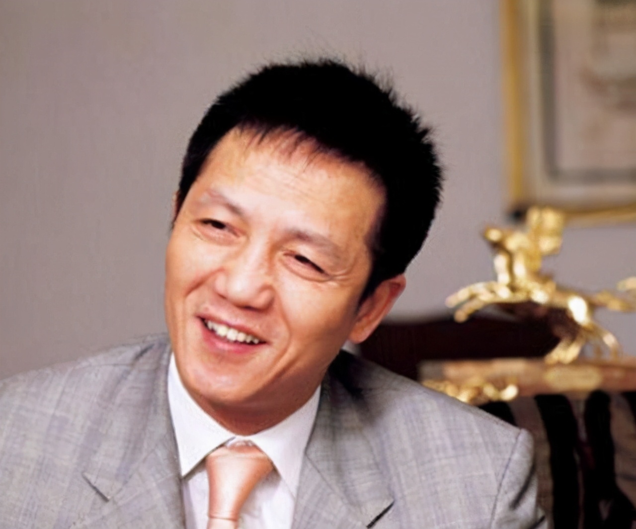 周正毅投资香港,周正毅为何坐四次牢