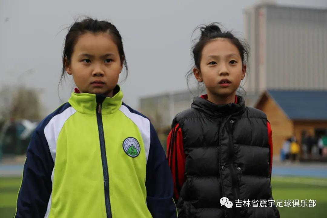 绿茵驰骋的快乐与成长——震宇女足小球员专访