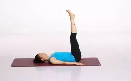 瑜伽下山式正确姿势分解及功效,初学者12种瑜伽姿势名称英文