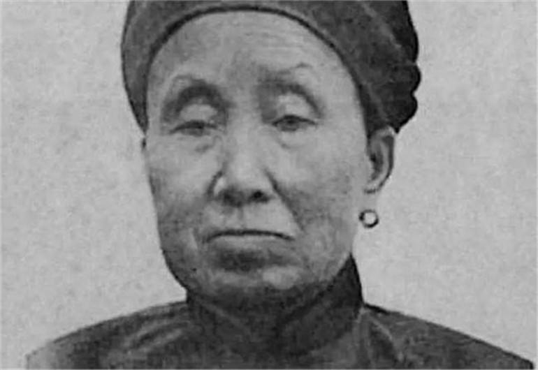 双枪老太婆结局如何?周总理希望刀下留人,毛主席嘱托善待其家属