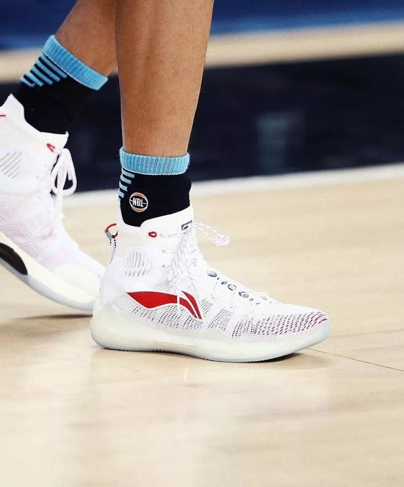 林书豪黄蜂配色战靴,林书豪12年球鞋