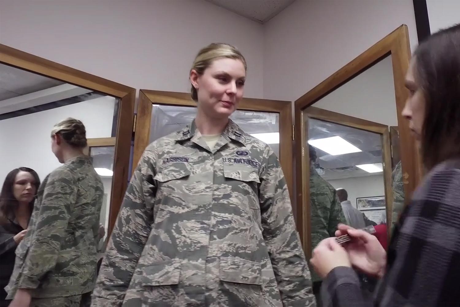 美军最新型作战服面料,孕妇飞行员服