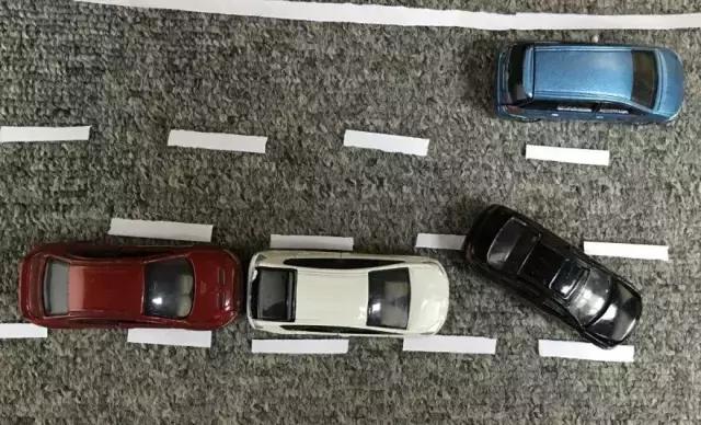 追尾了怎么处理走什么保险,追尾如何判断是什么责任