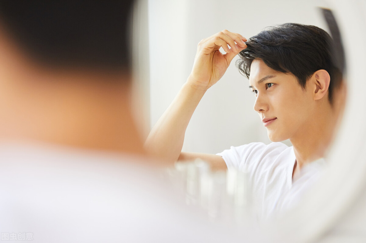 秃顶前兆是不是两边先秃,最好的治中年头秃的办法