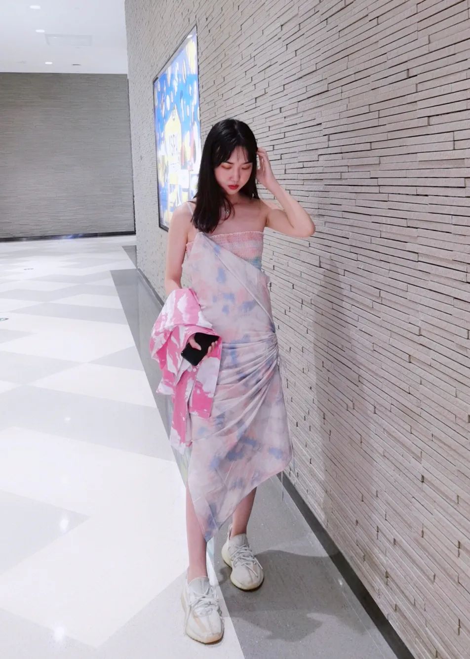 什么颜色的扎染好看,穿搭蓝色系过年