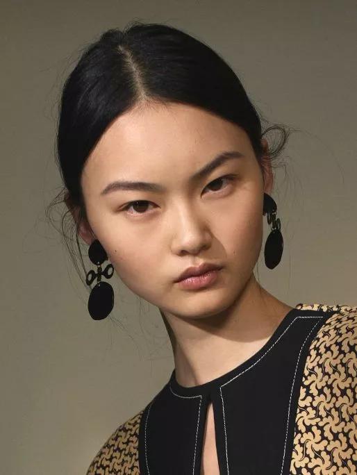 大龄圆脸适合什么样的女明星,明星圆脸怎么修饰脸型好看