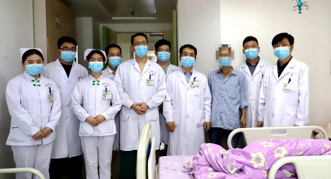 漳州第三医院:一男子高烧39.8℃被紧急送医,检查后发现肚里居然藏着“定时*弹炸**”