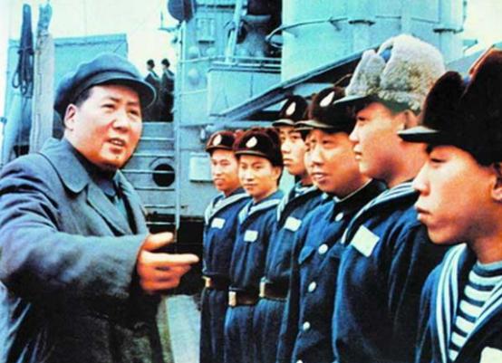 毛主席去青岛视察,顺便去肖劲光家做客:让你夫人做个苦瓜炒鸭子