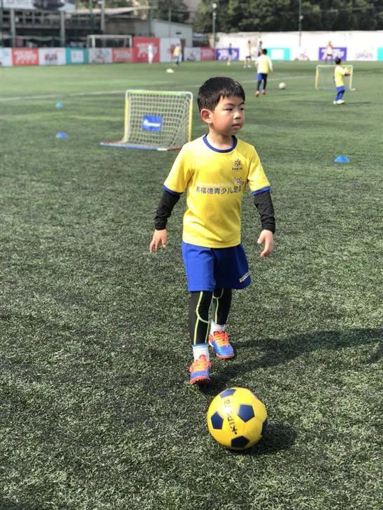 风雪中的守门员——我的足球梦