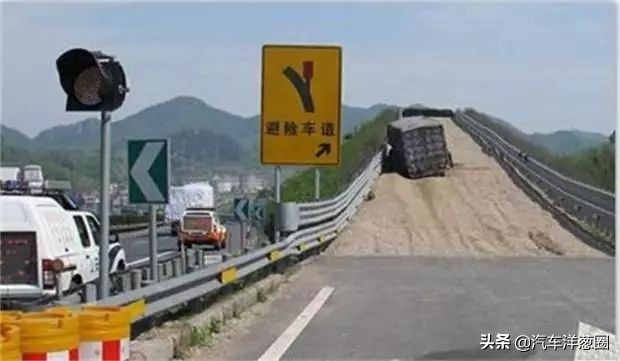 刹车失灵保命和自救方法,如果刹车突然失灵怎么办