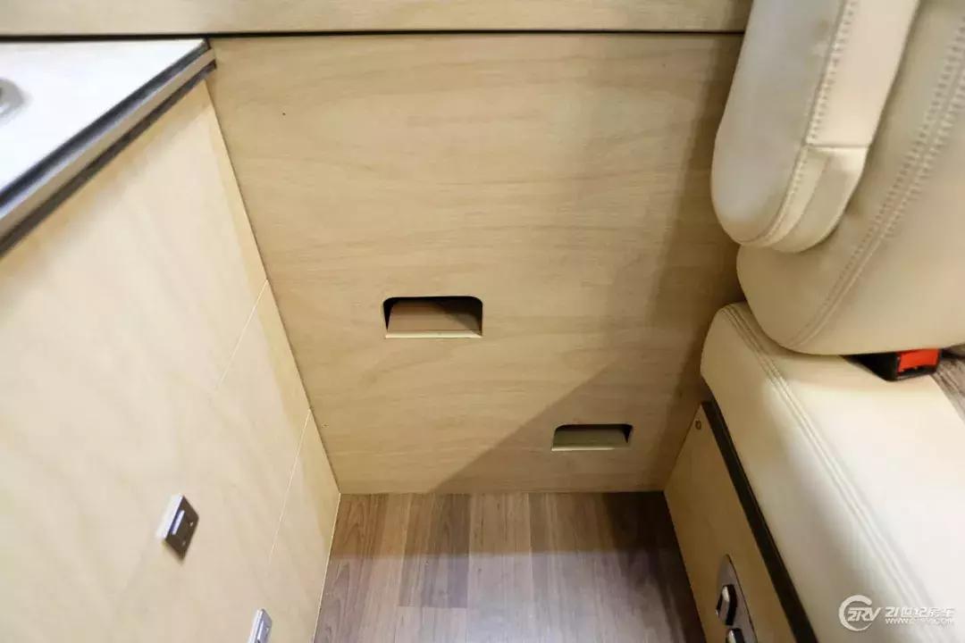 四驱带差速锁越野原厂房车,低顶四驱越野房车介绍