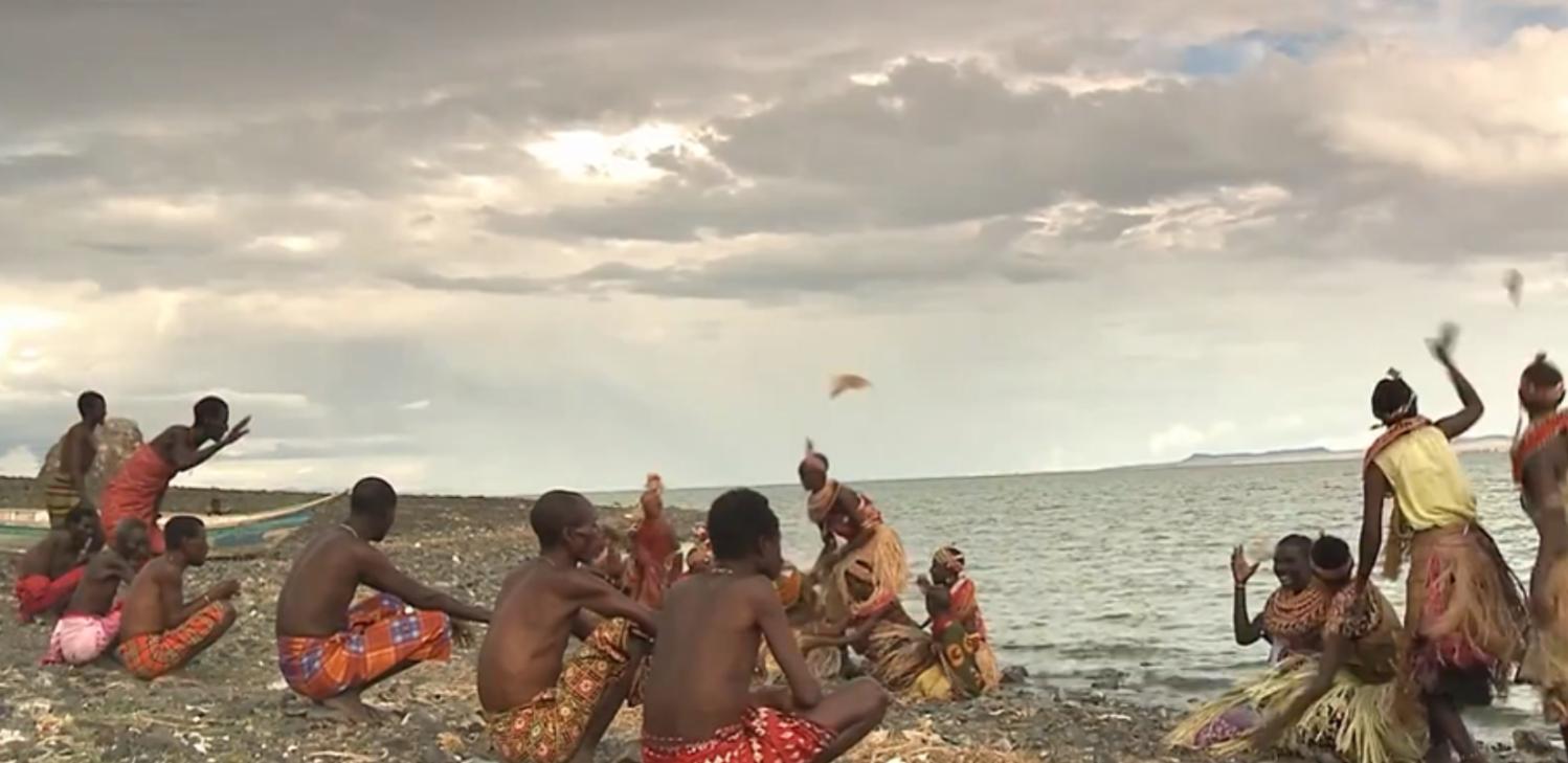 非洲埃尔莫洛部落：每天顿顿都吃鱼，没鱼时就捕杀鳄鱼充饥