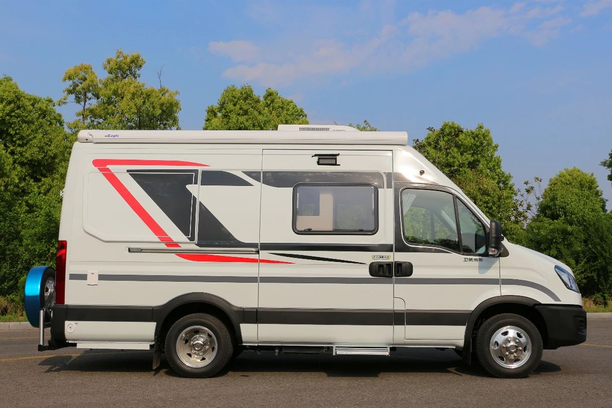 卫航定制版b型房车,卫航房车最新款大通v90后双轮b型