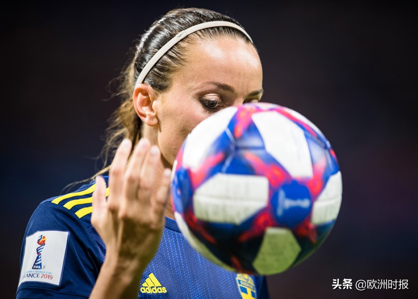 女足姑娘新look又美又飒,女足新look又美又飒