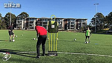 足球一对一突破动作,足球单脚带球训练视频