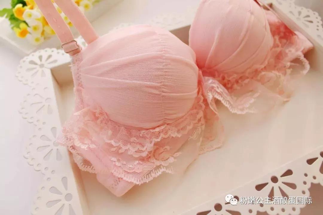 女性高低胸怎么改善,发育期间胸大小变化