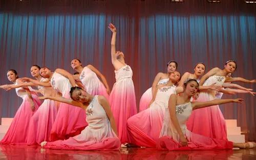 镇江实验高中在什么地方,镇江实验高中老师与学生视频