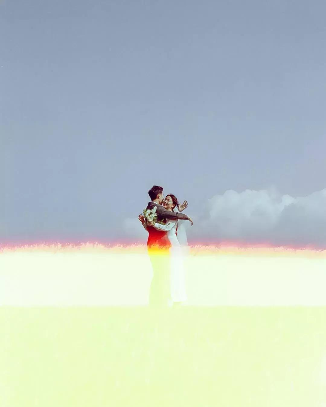 不拘泥形式的婚纱照,婚纱照小众风格这样拍也好看