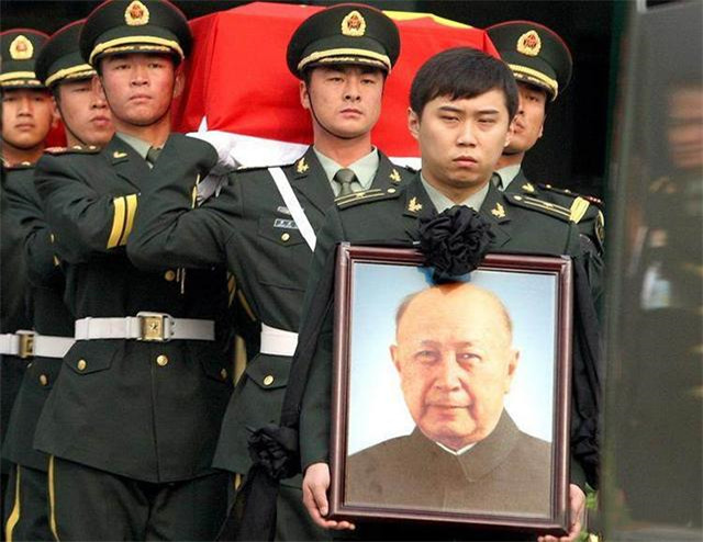 钱学森葬礼三军仪仗队送别视频,钱学森葬礼三军仪仗队抬棺