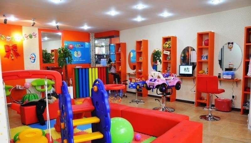 宝宝理发店理发哭,小婴儿理发哇哇大哭