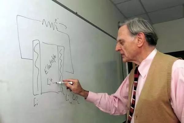 54岁失业，97岁获诺贝尔奖，保持终身学习的人到底有多牛逼