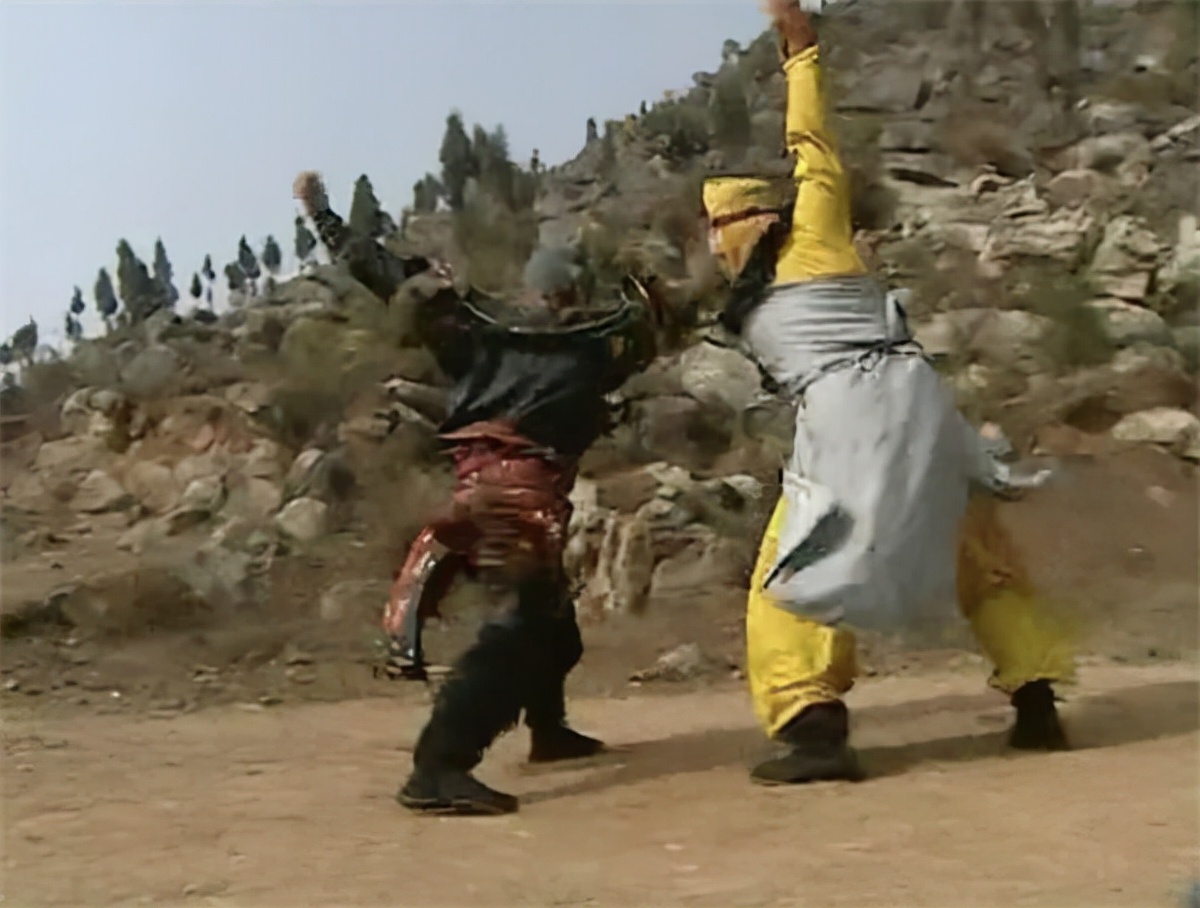 为钱反咬恩师，好友葬礼宣传新剧，六小龄童：完美诠释人如何变猴