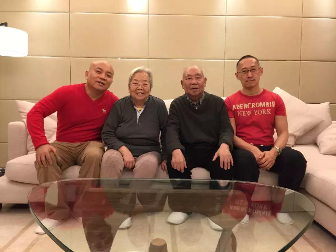 两人男人相爱还在北京开了一家人气酒吧爱情事业双丰收