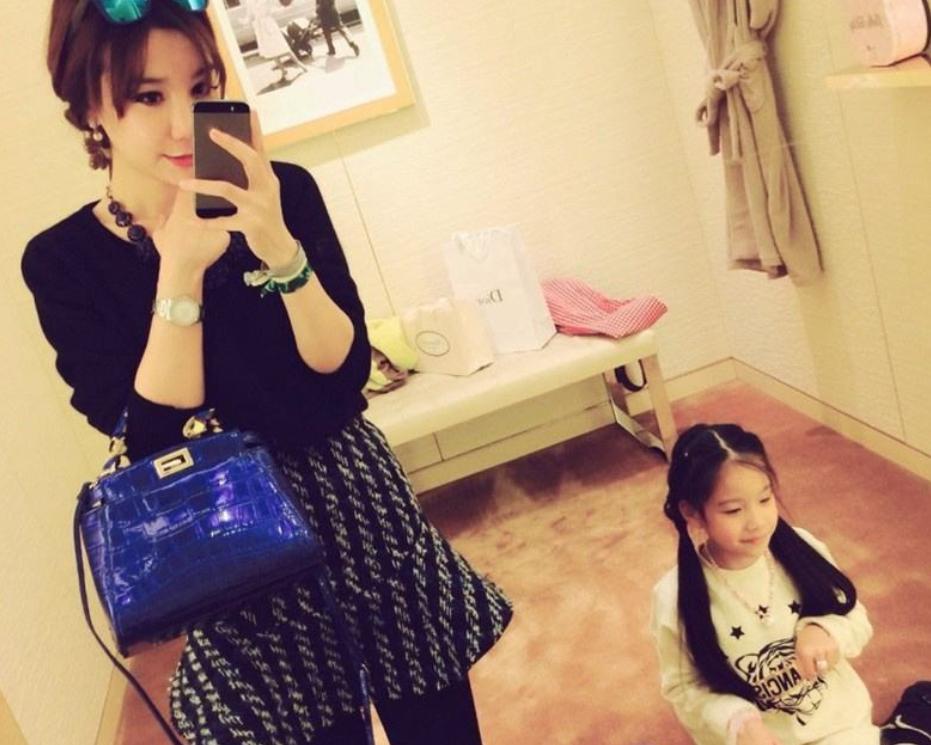 宝妈在家直播带货赚了200万,90后辣妈直播