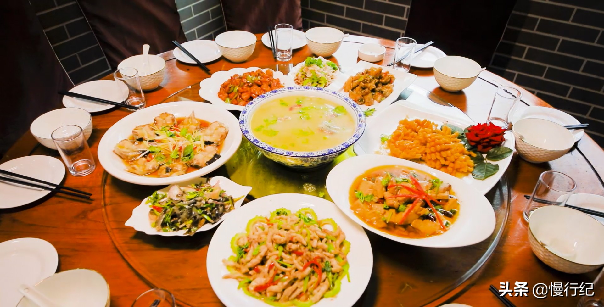 一眼温泉成就了方圆几十里的度假区,这里的悠闲生活,真的带劲