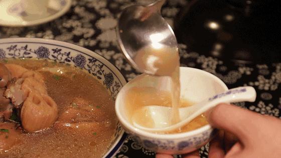 人均60的餐厅带舞台,60人一桌的餐厅