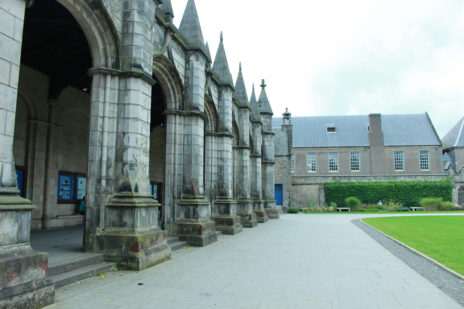 去英国留学是要高中毕业吗,为什么去英国留学要读预科