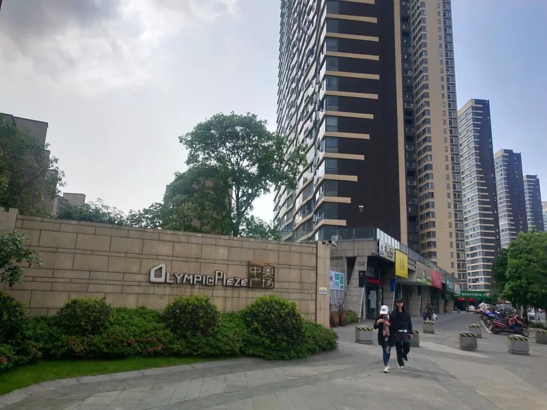 均价超1.3万!交付5年品质上神坛!九江红盘业主放言:环境没得挑