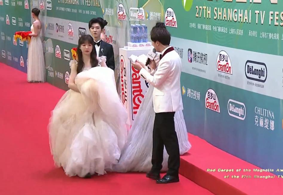 张小斐现在还跟着贾玲么,贾玲和张小斐合起来的样子