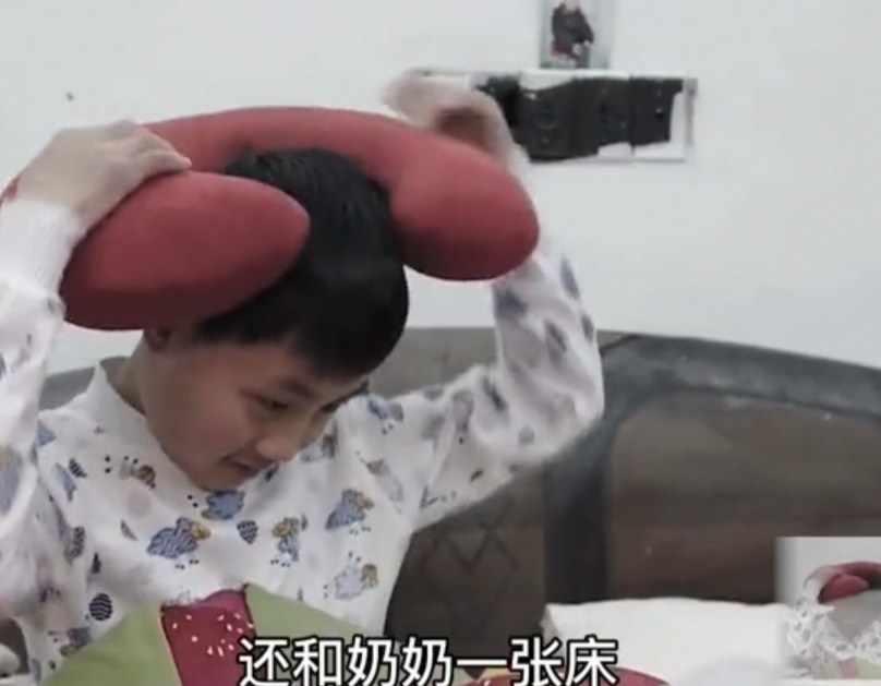 青春期的孩子还跟奶奶睡,青春期孩子还和父母睡