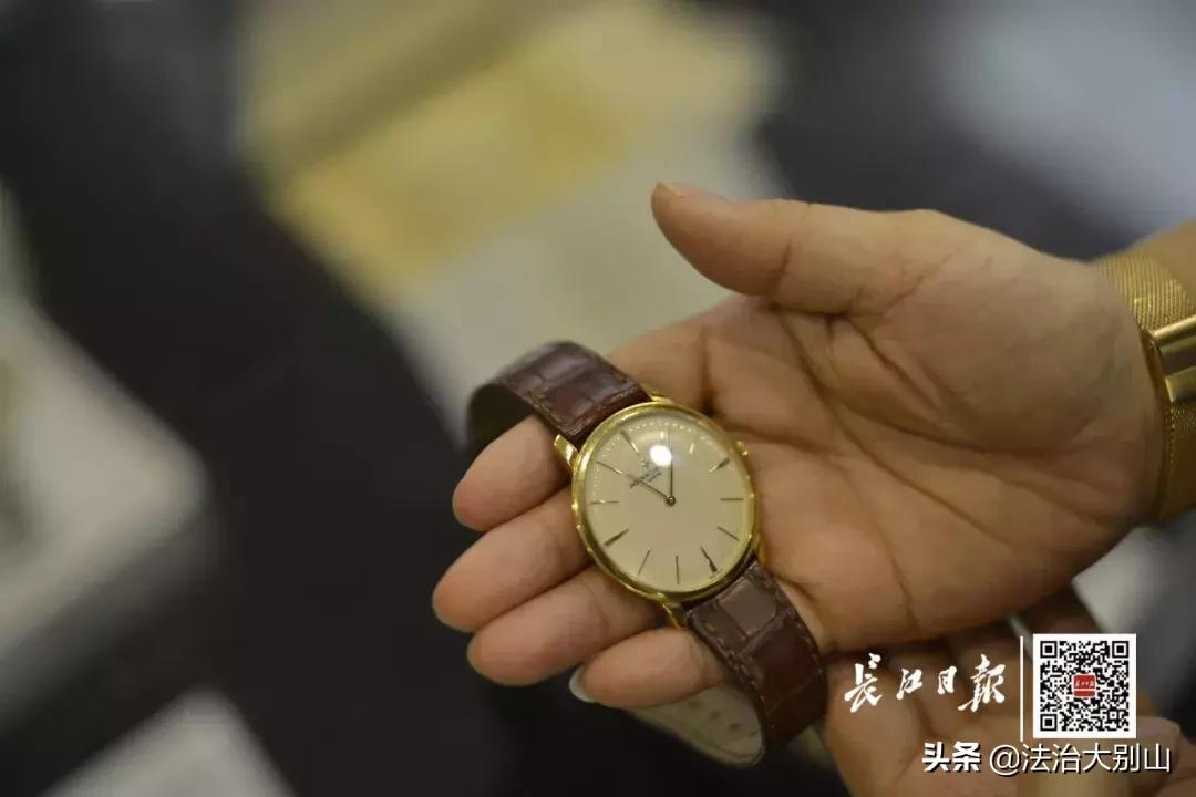 3000万一瓶茅台拍卖 (茅台拍卖156万元)