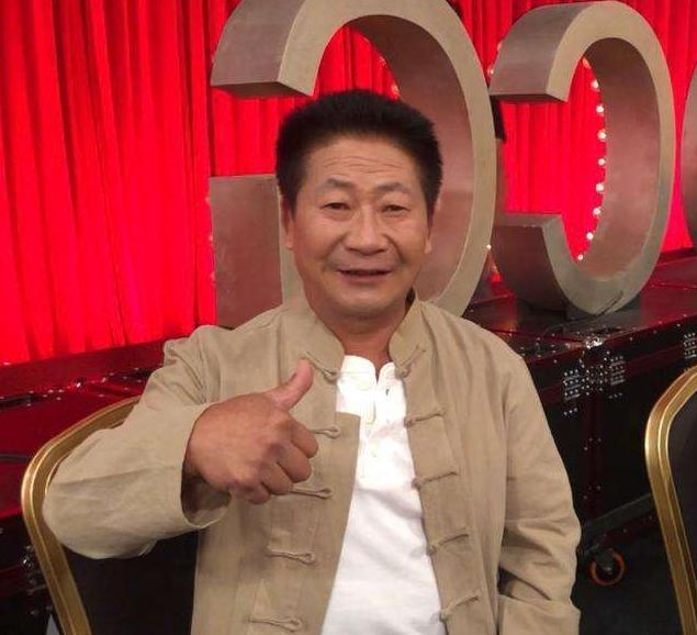 中国辣王李永志吃碎辣椒配白酒,中国辣王李永志讲哪里最能吃辣椒